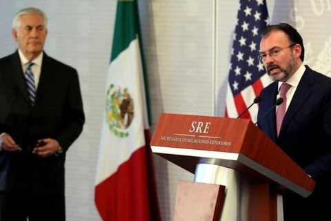 Ngoại trưởng Mỹ Rex Tillerson (trái) và người đồng cấp Mexico Luis Videgaray. (Nguồn: Reuters)