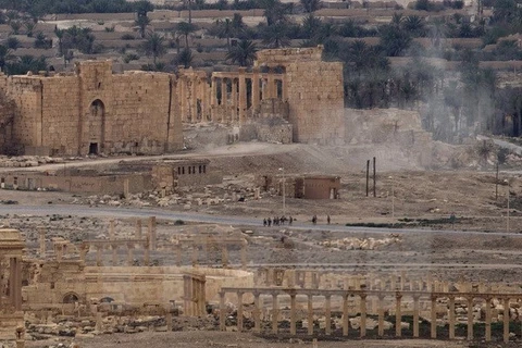 Chuyên gia Nga kích nổ mìn do IS gài lại sau khi rút khỏi thành phố Palmyra ngày 14/4. (Nguồn: AP/TTXVN)