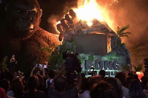 [Video] Sân khấu ra mắt "Kong: Skull Island" ở TP.HCM cháy rụi