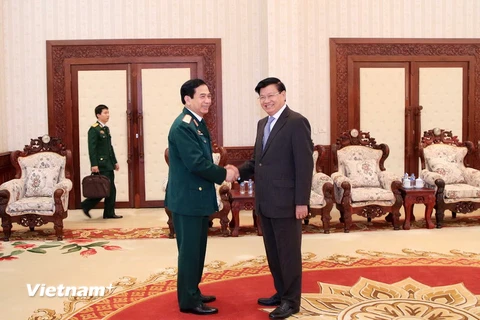 Thủ tướng Lào Thongloun Sisoulith tiếp Thứ trưởng Bộ Quốc phòng Phan Văn Giang. (Ảnh: Phạm Kiên/Vietnam+)