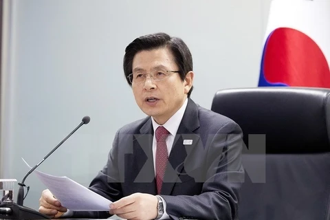 Quyền Tổng thống kiêm Thủ tướng Hàn Quốc Hwang Kyo-ahn phát biểu tại cuộc họp ở Seoul ngày 6/3. (Nguồn: AFP/TTXVN)