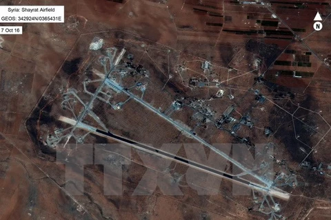 Ảnh do Bộ Quốc phòng Mỹ cung cấp: Toàn cảnh sân bay al-Shayrat gần thành phố Homs, ngày 7/4. (Nguồn: EPA/TTXVN)