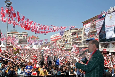 Tổng thống Thổ Nhĩ Kỳ Tayyip Erdogan kêu gọi cử tri ủng hộ tham gia cuộc trưng cầu ý dân về việc sửa đổi Hiến pháp. (Nguồn: EPA/TTXVN)