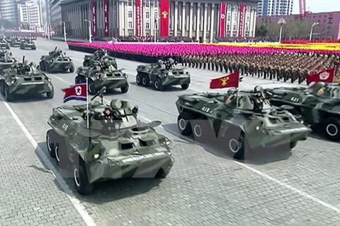 Lễ diễu binh của các lực lượng Quân đội Nhân dân Triều Tiên kỷ niệm 105 ngày sinh cố Chủ tịch Kim Nhật Thành tại Bình Nhưỡng. (Nguồn: YONHAP/TTXVN)