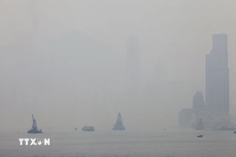Khói bụi ô nhiễm bao phủ Hong Kong, Trung Quốc ngày 10/5. (Nguồn: EPA/TTXVN) 