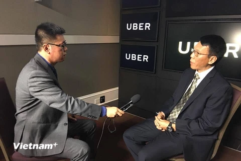 Ông Thuận Phạm chia sẻ với phóng viên của VietnamPlus. (Nguồn: Thanh Tuấn/Vietnam+)