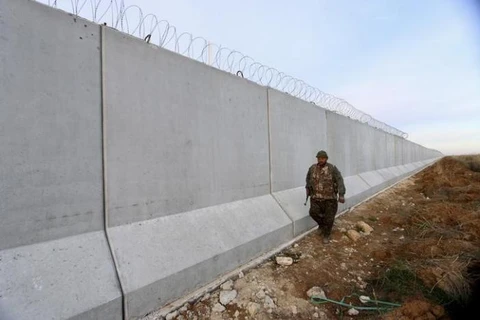 Bức tường dọc biên giới Thổ Nhĩ Kỳ-Syria. (Nguồn: Reuters)