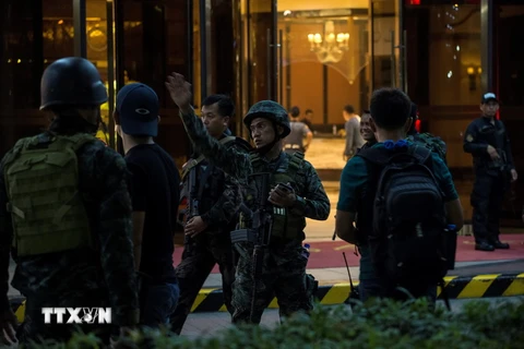 Cảnh sát Philippines phong tỏa hiện trường vụ tấn công khu nghỉ dưỡng Resorts World Hotel ở Manila ngày 2/6. (Nguồn: AFP/ TTXVN)
