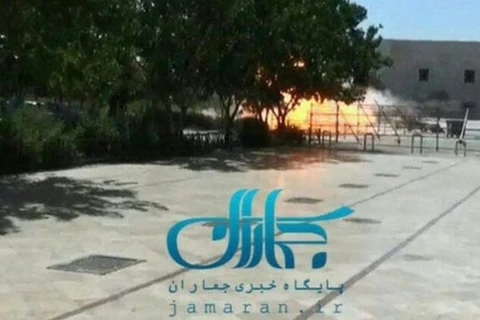 Vụ nổ bên ngoài lăng mộ cố lãnh đạo tối cao Khomeini. (Nguồn: JamaranNews)