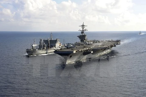 Tàu của Mỹ và Ấn Độ tham gia cuộc tập trận chung tại Ấn Độ Dương. (Nguồn: AFP/TTXVN)