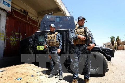 Lực lượng Iraq sau khi giành quyền kiểm soát quận Dawasa, phía tây Mosul ngày 24/5 vừa qua. (Ảnh: EPA/TTXVN)