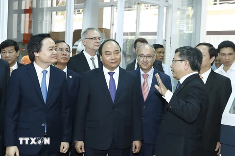 Thủ tướng Nguyễn Xuân Phúc đến thăm và làm việc với Trường Đại học Việt Đức. (Ảnh: Thống Nhất/TTXVN)