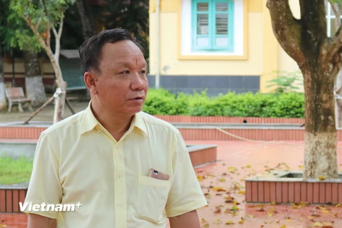Ông Khamphanh Souvannakha bồi hồi nhớ lại kỷ niệm về những năm tháng học tập tại Việt Nam. (Ảnh: Huy Đồng/Vietnam+)