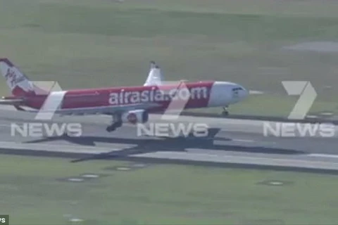 [Video] Hành khách sợ khiếp vía khi máy bay "rung như máy giặt"