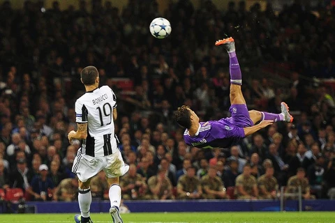 Pha móc bóng của Ronaldo trong trận chung kết Champions League 2016-17. (Nguồn: Getty)