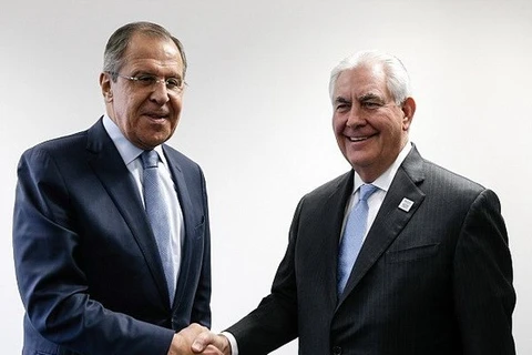 Ngoại trưởng Nga Sergei Lavrov và người đồng cấp Mỹ Rex Tillerson trong một cuộc hội đàm. (Nguồn: AFP)