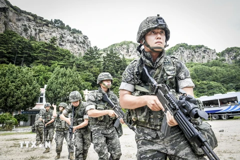 Hải quân Hàn Quốc tham gia một cuộc tập trận tại khu vực đảo Ulleung, phía đông Hàn Quốc ngày 19/8. (Nguồn: EPA/TTXVN)