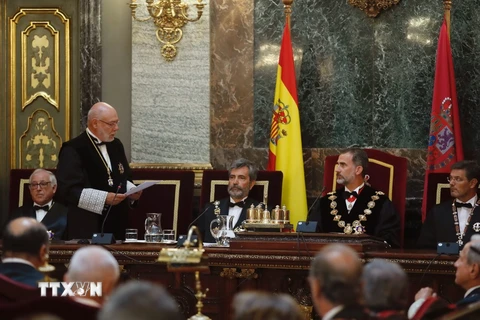 Tổng công tố Tây Ban Nha Jose Manuel Maza (thứ 2 trái) phát biểu tại Madrid ngày 5/9. (Nguồn: AFP/TTXVN)