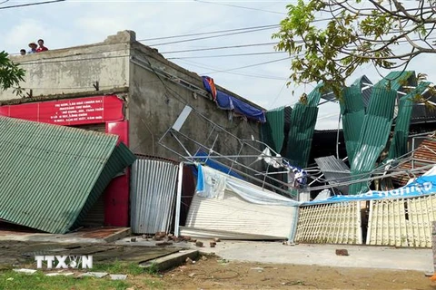 Nhà dân ở xã Hộ Độ, huyện Lộc Hà bị bão làm đổ sập. (Ảnh: Phan Quân/TTXVN)