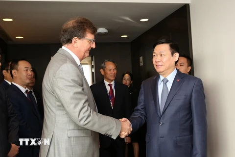 Phó Thủ tướng Vương Đình Huệ tiếp ông Mauro Petriccione, Trưởng đoàn đàm phán EU về Hiệp định Thương mại tự do Việt Nam-EU. (Ảnh: Kim Chung/TTXVN)