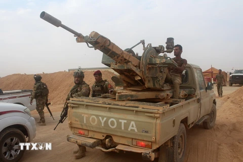 Các lực lượng Iraq trong chiến dịch chống IS tại tỉnh Anbar ngày 15/9. (Nguồn: AFP/TTXVN)