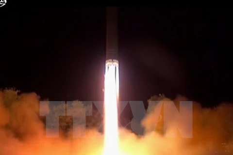 Tên lửa ICBM Hwasong-14 được phóng từ một địa điểm bí mật ở Triều Tiên đêm 28/7. (Nguồn: Yonhap/TTXVN)
