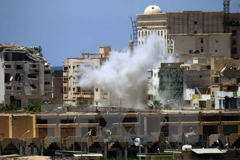 Khói bốc lên sau các cuộc giao tranh tại Benghazi ngày 20/5. (Nguồn: AFP/TTXVN)
