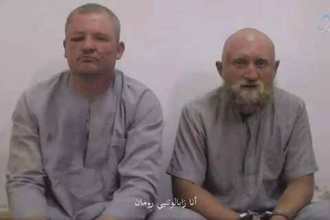 Hai người đàn ông bị tổ chức IS bắt giữ. (Nguồn: newsweek.com)