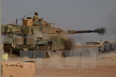 Binh sỹ Thổ Nhĩ Kỳ tham gia cuộc chiến chống IS tại làng Beraan, phía bắc thành phố Aleppo. (Nguồn: AFP/TTXVN)