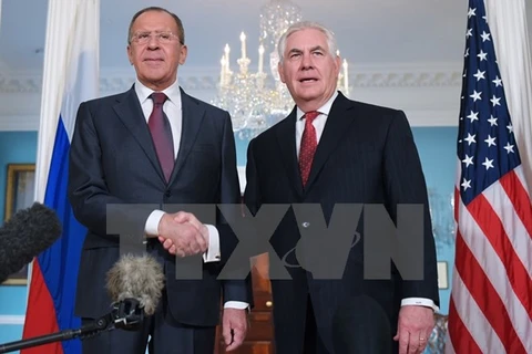 Ngoại trưởng Nga Sergei Lavrov (trái) và người đồng cấp Mỹ Rex Tillerson. (Nguồn: AFP/TTXVN)
