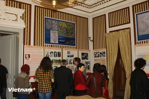 200 bức ảnh và tư liệu quý về Chủ tịch Hồ Chí Minh và lịch sử Việt Nam được trưng bày tại triên lãm (Ảnh: Trần Quang Vinh/Vietnam+)