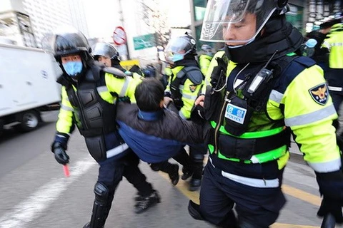Lực lượng cảnh sát Hàn Quốc. (Nguồn: AP)