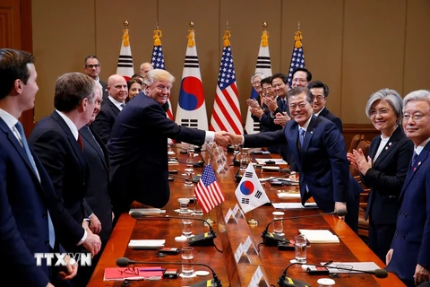 Tổng thống Hàn Quốc Moon Jae-In trong cuộc hội đàm với Tổng thống Mỹ Donald Trump. (Nguồn: AFP/TTXVN)