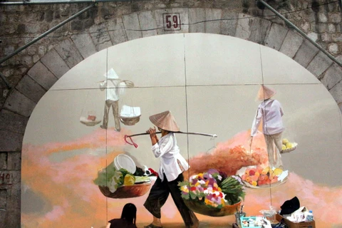 [Video] Những bức bích họa đầy màu sắc trên phố Phùng Hưng