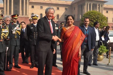 Bộ trưởng Quốc phòng Ấn Độ Nirmala Sitharaman (phải) và người đồng cấp Singapore Ng Eng Hen. (Nguồn: MINDEF)