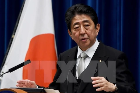 Thủ tướng Nhật Bản Shinzo Abe phát biểu trong cuộc họp báo tại Tokyo. (Nguồn: AFP/TTXVN)