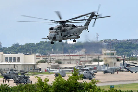 Máy bay trực thăng CH-53E tại căn cứ không quân Futenma. (Nguồn: Asahi Shimbun)