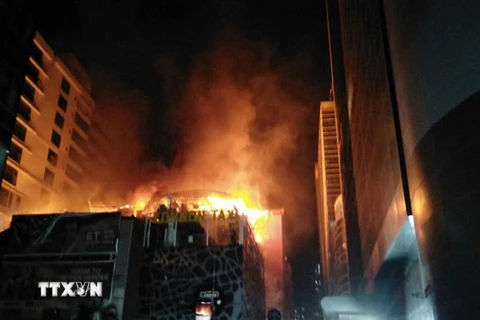 Hiện trường vụ hỏa hoạn tại trung tâm thương mại ở Mumbai, Ấn Độ ngày 28/12. (Nguồn: NEWS 18/TTXVN)