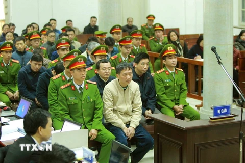 Bị cáo Trịnh Xuân Thanh và đồng phạm tại phiên tòa. (Ảnh: An Đăng/TTXVN)