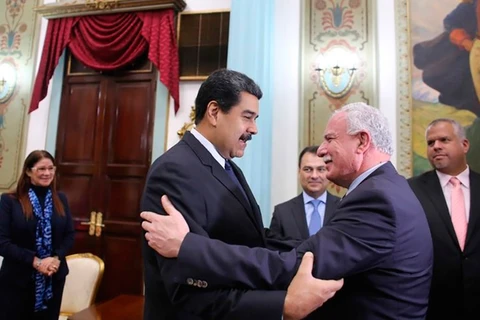 Tổng thống Venezuela Nicolás Maduro (trái) và Ngoại trưởng Palestine Riad Al Maliki. (Nguồn: elsiglo.com.ve) 