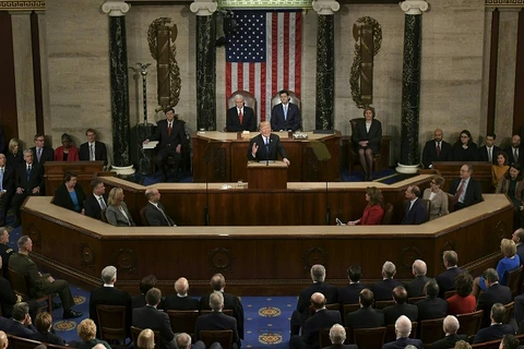 Tổng thống Mỹ Donald Trump đọc Thông điệp Liên bang 2018 trước lưỡng viện Quốc hội và các thành viên Chính phủ. (Nguồn: AFP/TTXVN)