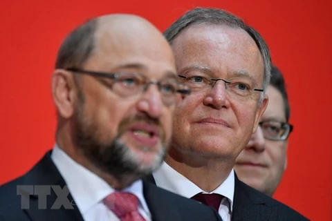 Lãnh đạo Đảng SPD Martin Schulz (trái) trong cuộc họp ở Berlin ngày 16/10. (Nguồn: AFP/TTXVN)