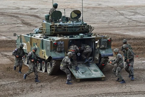 Các binh sỹ Hàn Quốc tham gia một cuộc diễn tập. (Nguồn: AFP/TTXVN)