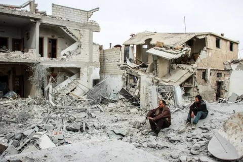 Cảnh đổ nát ở thị trấn Douma, phía Đông Ghouta, Syria. (Nguồn: AFP)