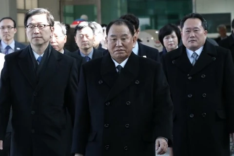 Phó Chủ tịch đảng Lao động Triều Tiên Kim Yong-chol (giữa) tại Hàn Quốc. (Nguồn: Korea Herald)