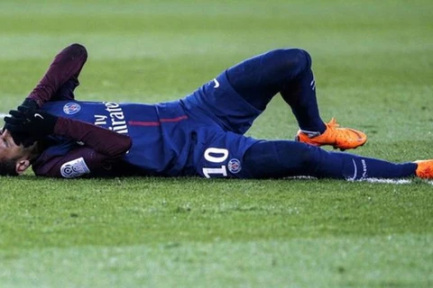Neymar đau đớn khi dính chấn thương. (Nguồn: Getty)