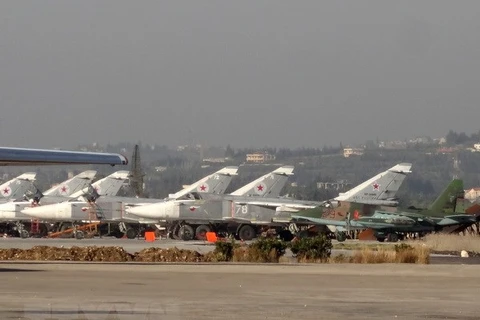 Máy bay của Nga tại căn cứ không quân Hmeimim ở Latakia, ​Tây Bắc Syria ngày 16/2/2016. (Nguồn: AFP/TTXVN)