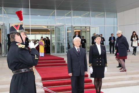 Lễ đón Tổng Bí thư Nguyễn Phú Trọng tại sân bay Quân sự Orly ở Thủ đô Paris. (Ảnh : Trí Dũng/TTXVN)