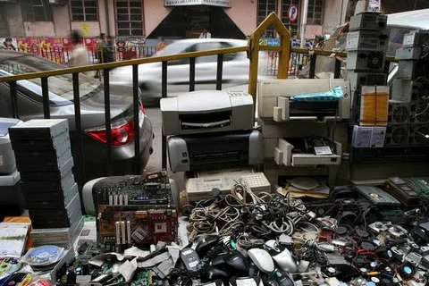 Mỗi năm, Việt Nam thải ra 90.000 tấn rác điện tử