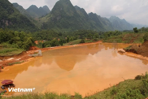 Hiểm họa khai thác khoáng sản: Hồ thải “treo” trên đầu dân 